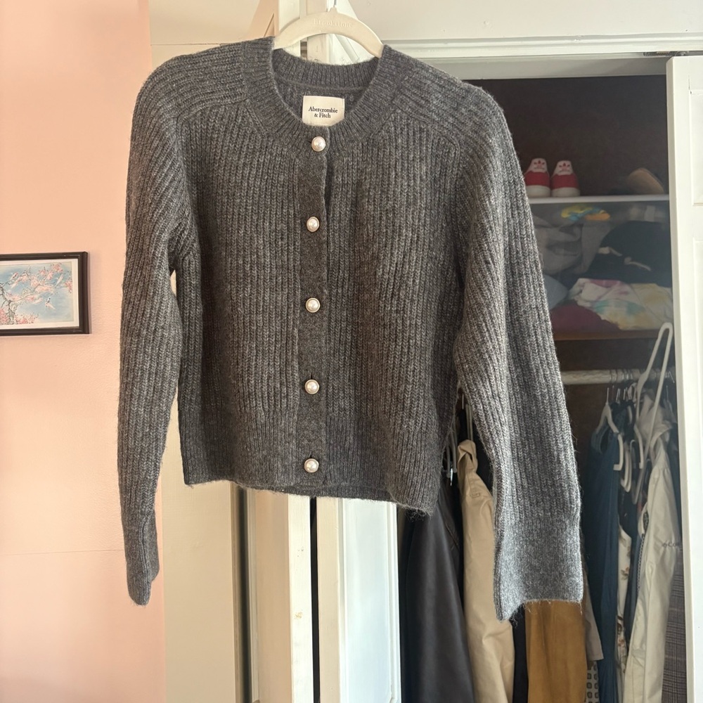 Abercrombie Gray Ribbed Cardigan Sweater With Pearl Buttons